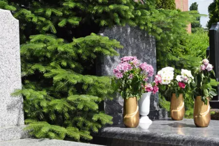 Lapidi e monumenti funerari